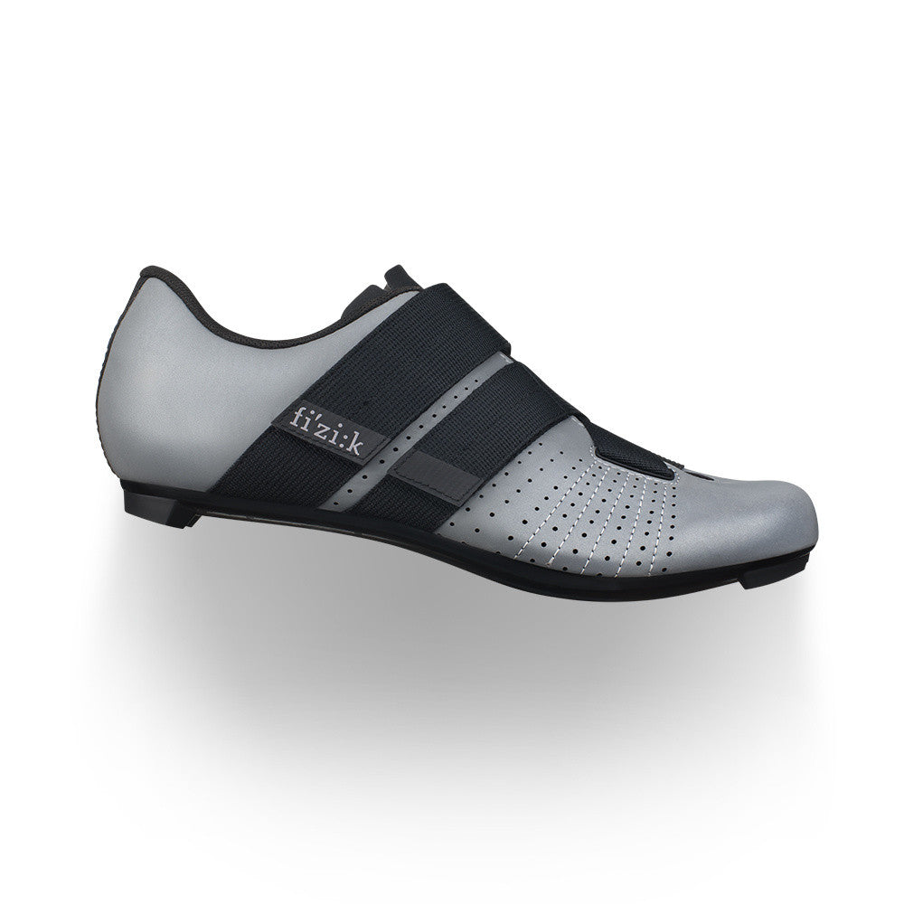 Achetez des Fizik Tempo Overcurve R4 Chaussures Blanc/Noir - 44 chez HBS Achetez des Fizik Tempo Overcurve R4 Chaussures Blanc/Noir - 44 chez HBS