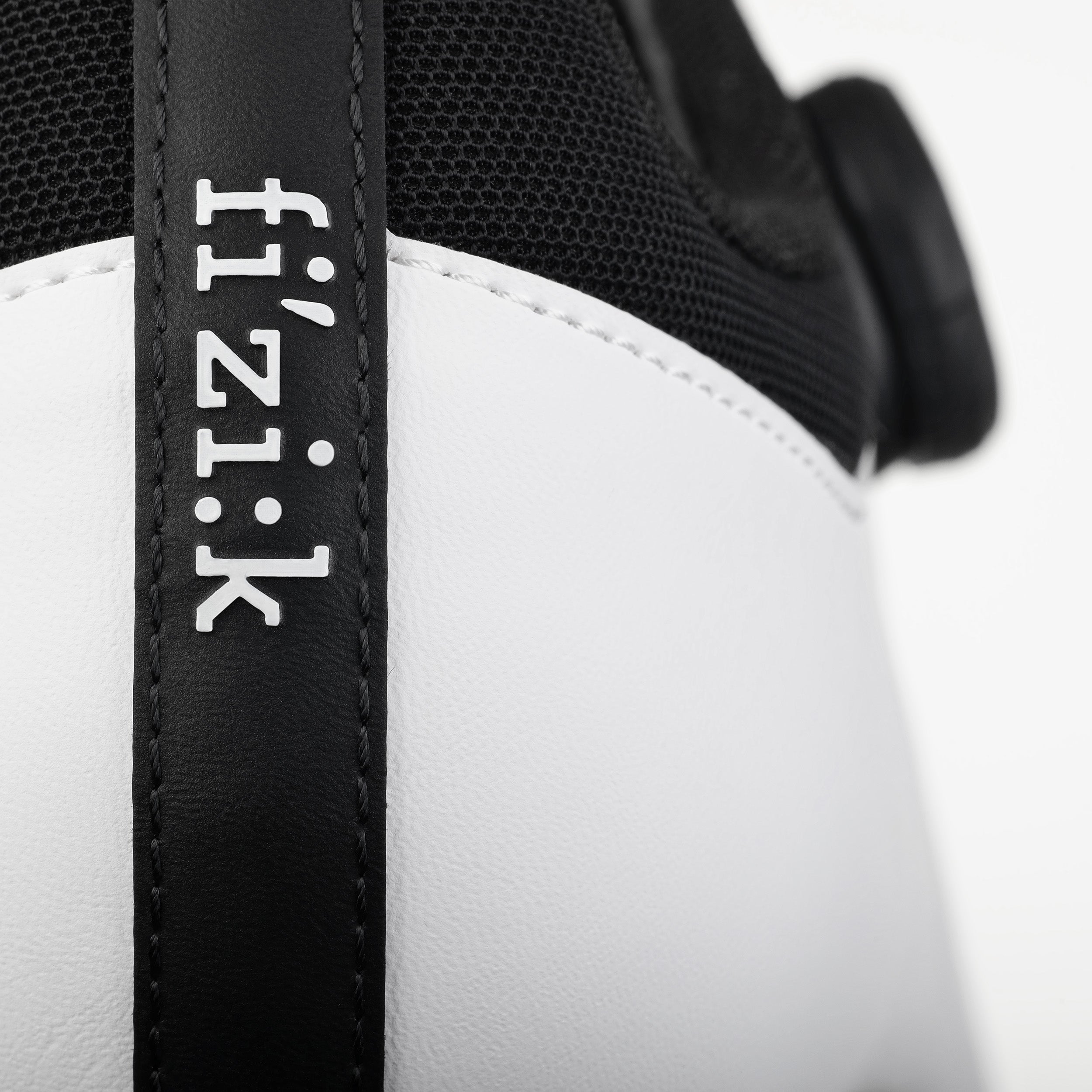 Vento Omna Wide White/Black - Fizik