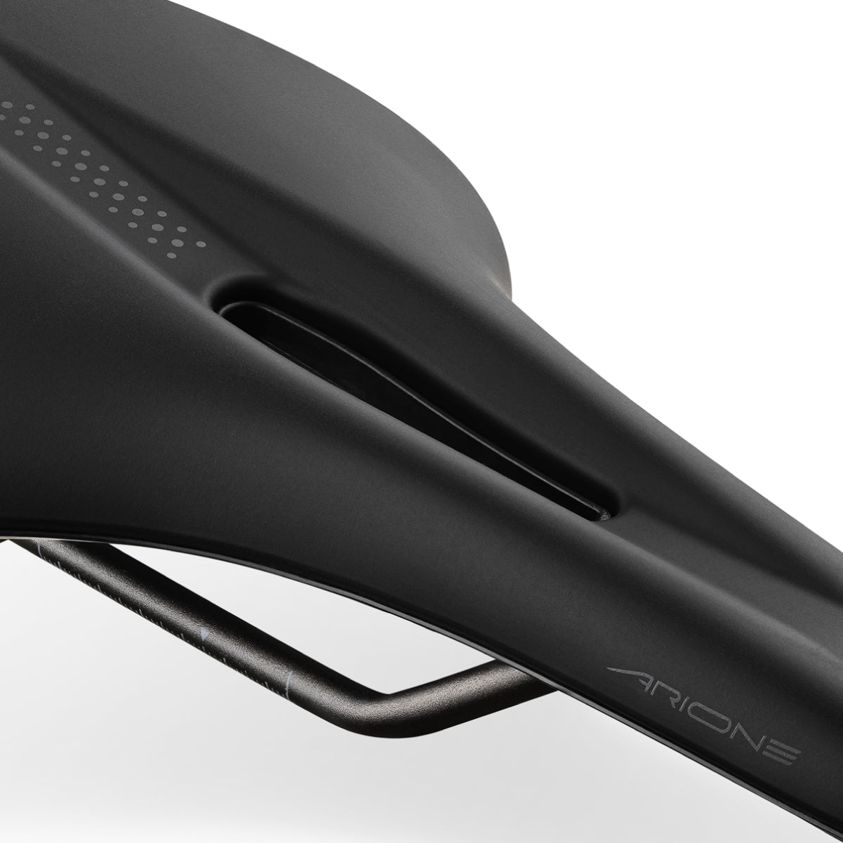 Arione R3 - Flat Profile Performance Saddle - Fizik