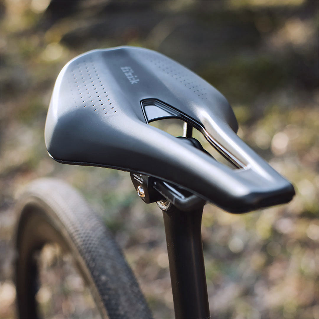 フィジーク fizik TEMPO ARGO R3 150mm kiumレール 70E0S00A13A22_f70b8db0-3145-
