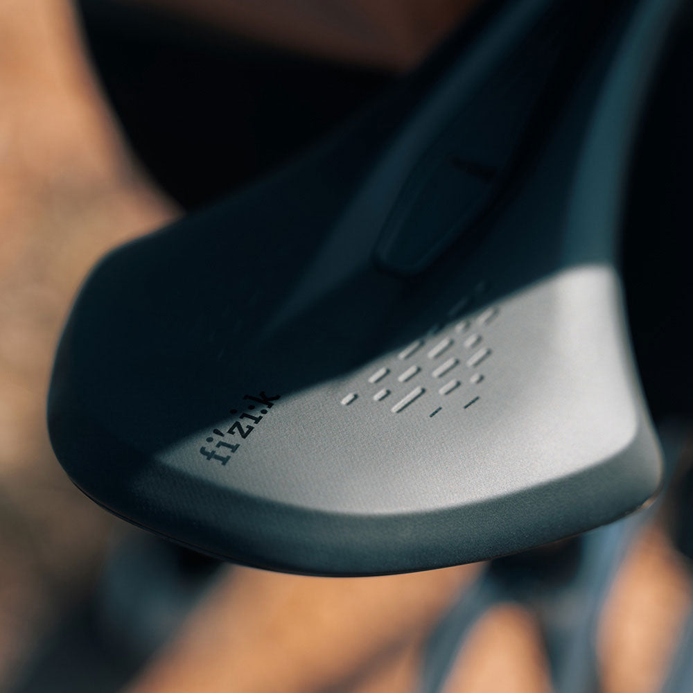 Gravel cycling saddle with short nose - Terra Argo X5 - Fizik